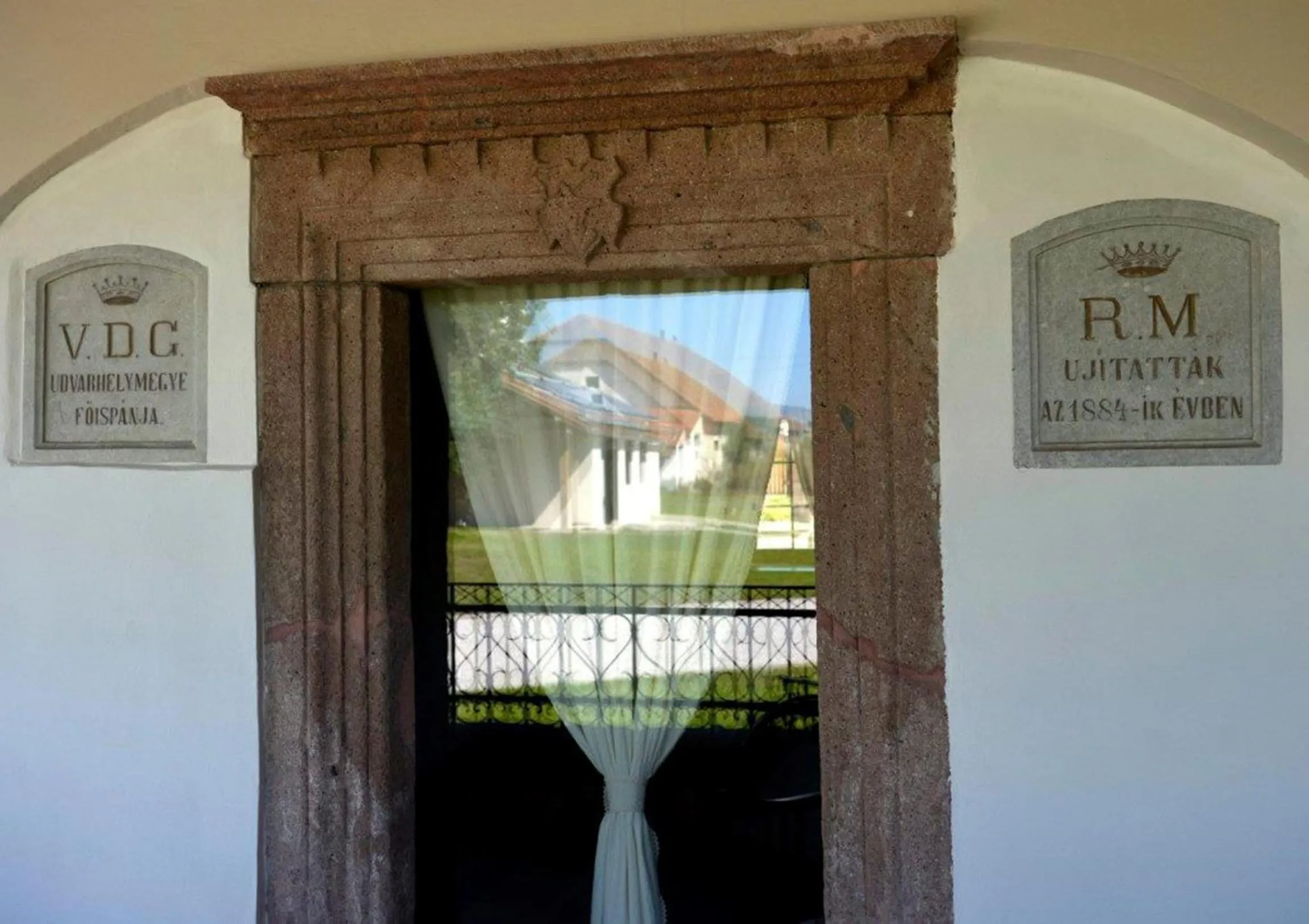 Facade/entrance in Castle Hotel Daniel