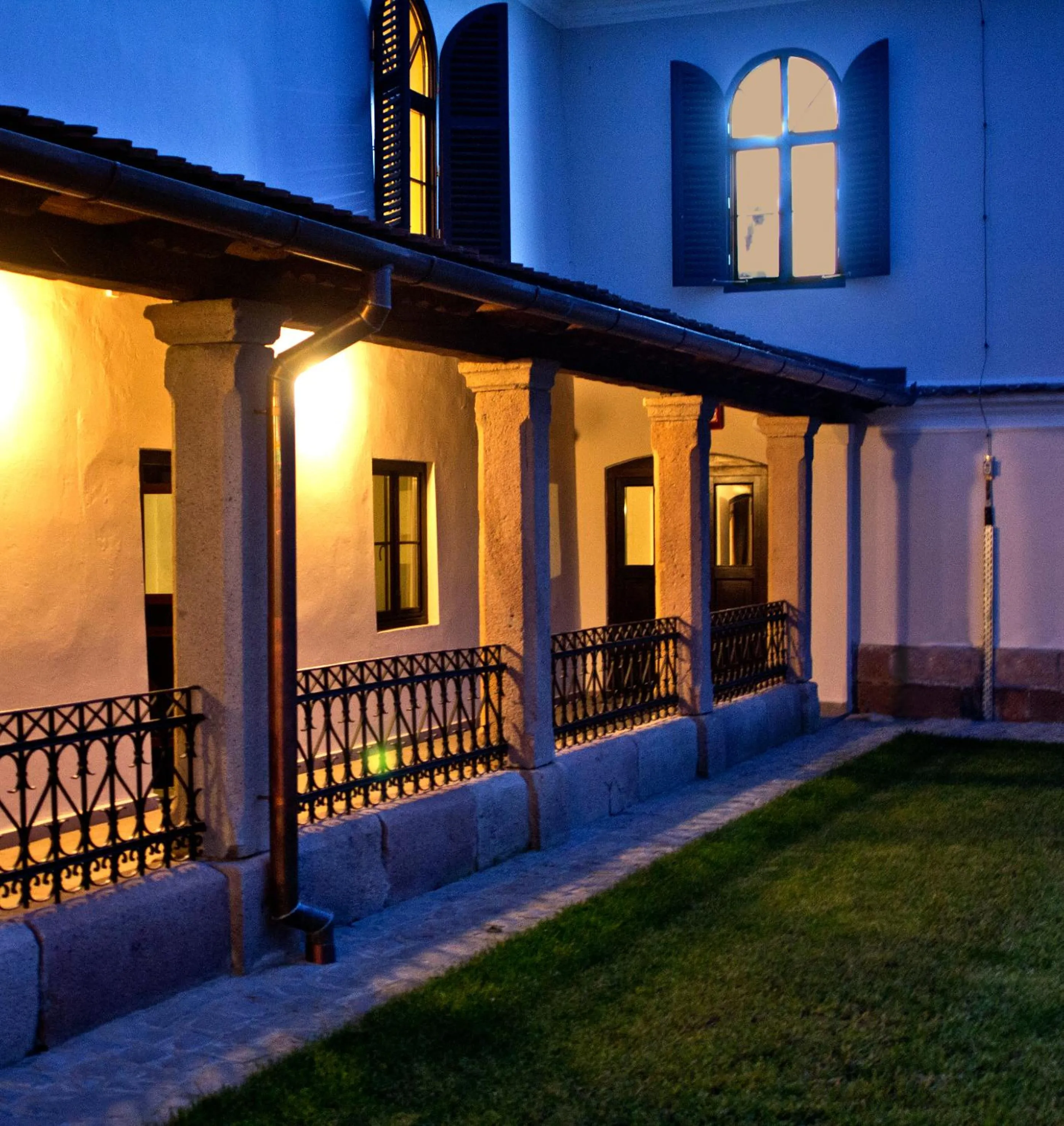 Facade/entrance in Castle Hotel Daniel