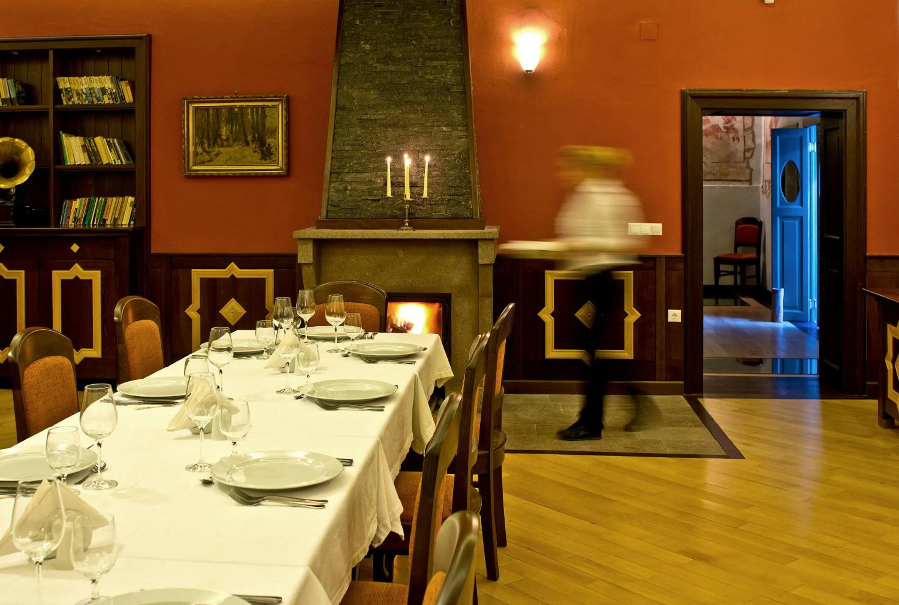 Restaurant/places to eat in Castle Hotel Daniel