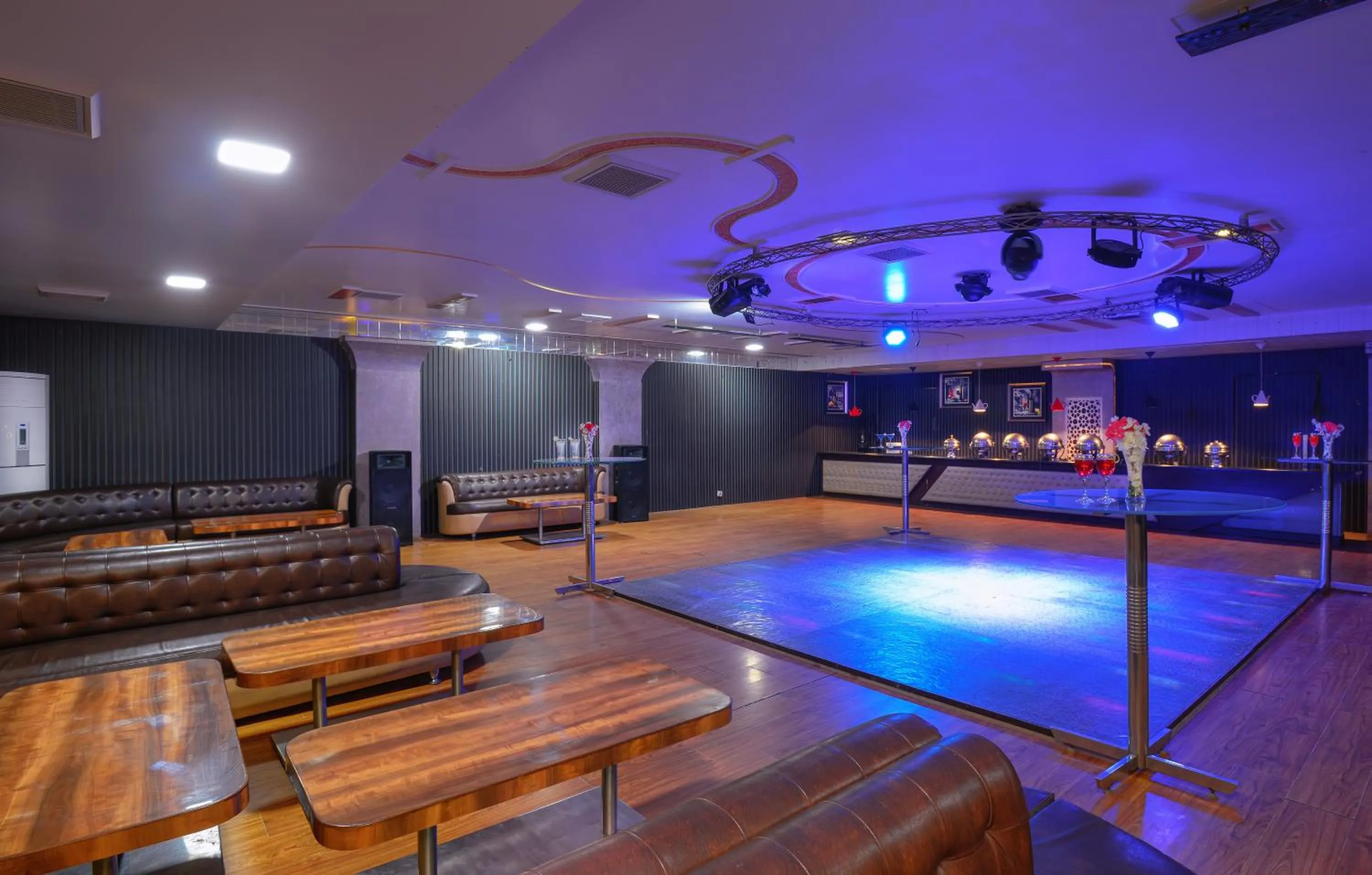 Nightclub / DJ in Wingston A TreeHouse Hotel, Mathura