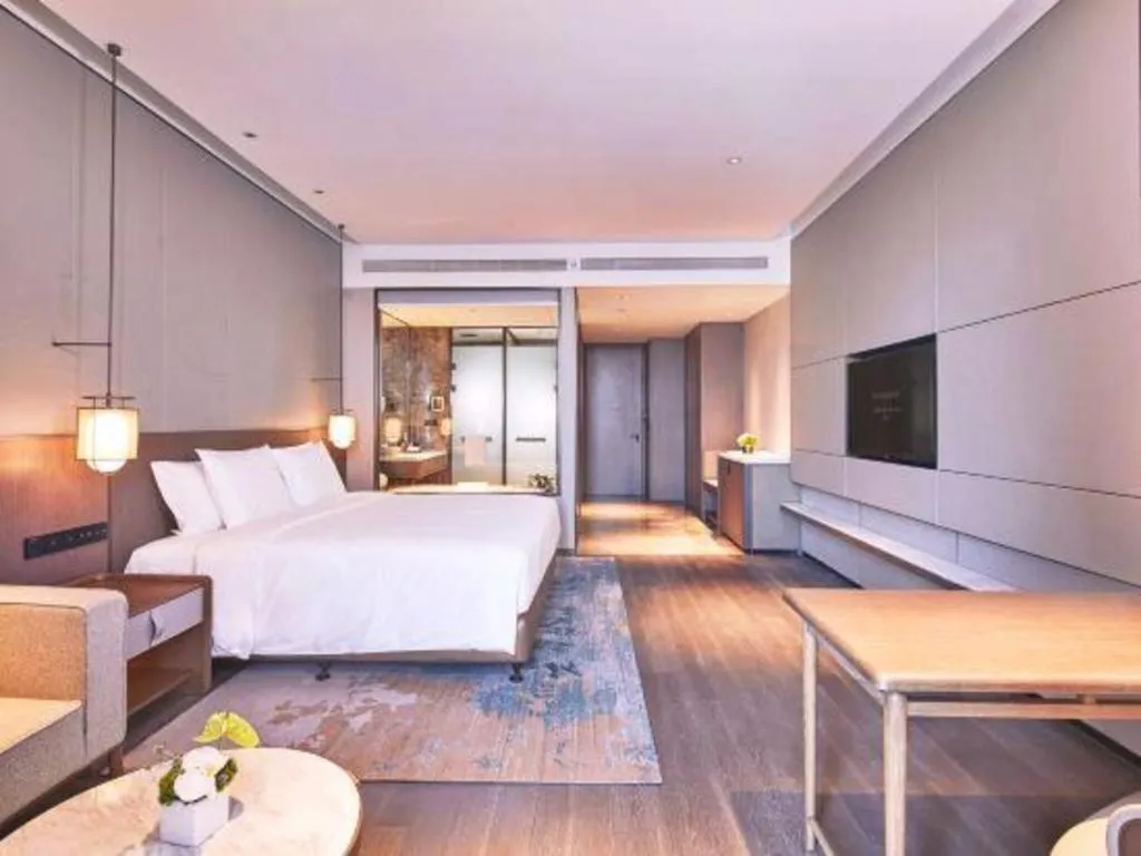 Bed in Steigenberger Hotel SUNAC Jinan