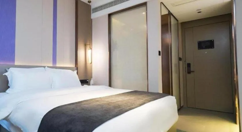 Bed in Lavande Hotel Shanghai Jing'an Shibei Gaoxin