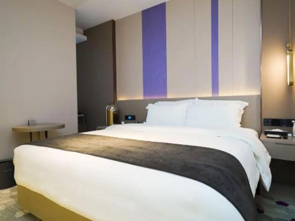 Bed in Lavande Hotel Shanghai Jing'an Shibei Gaoxin