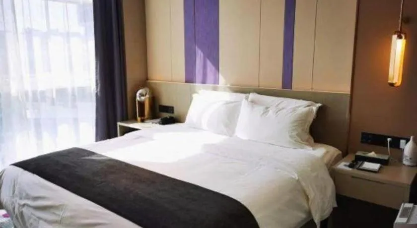 Bed in Lavande Hotel Shanghai Jing'an Shibei Gaoxin