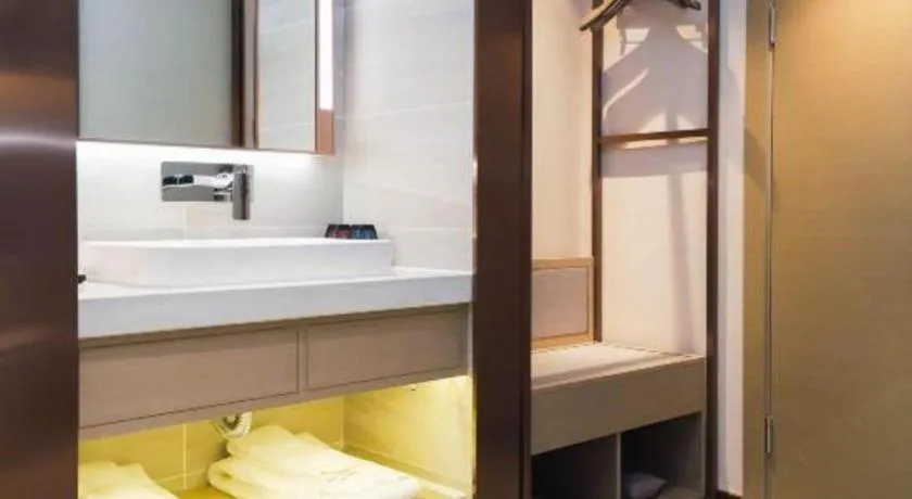 Bed in Lavande Hotel Shanghai Jing'an Shibei Gaoxin