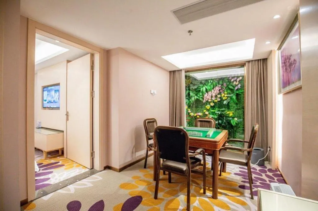 Lavande Hotel Shaoguan Bainian East Street Fengcai Building