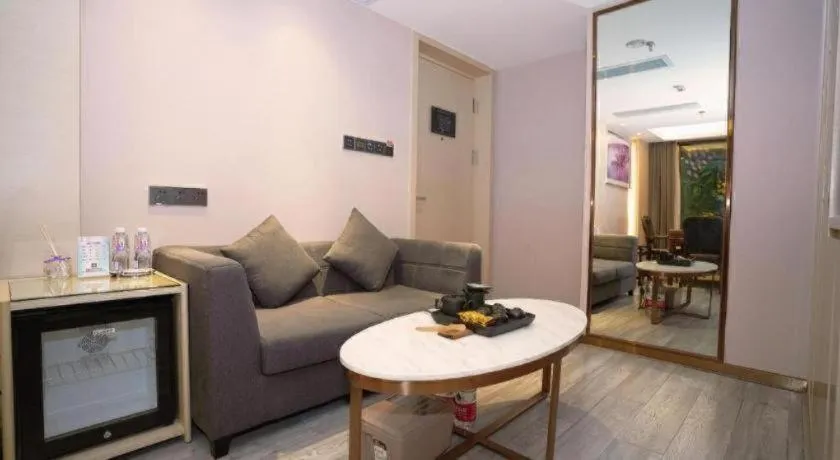 Lavande Hotel Shaoguan Bainian East Street Fengcai Building