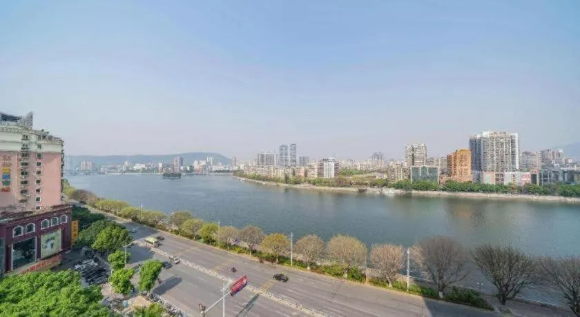 Lavande Hotel Shaoguan Bainian East Street Fengcai Building