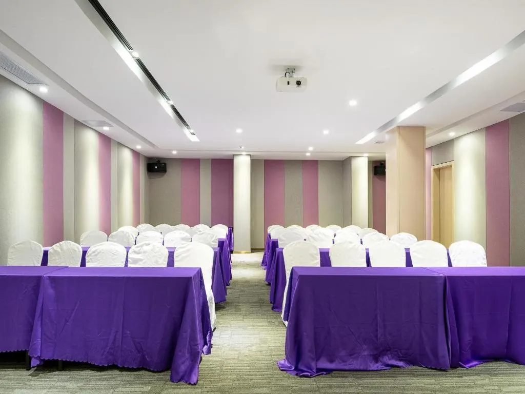 Lavande Hotel Shaoguan Bainian East Street Fengcai Building