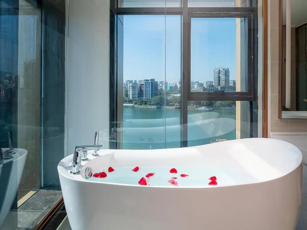 Lavande Hotel Shaoguan Bainian East Street Fengcai Building