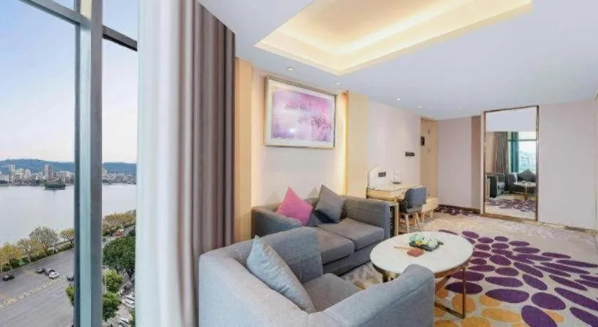 Lavande Hotel Shaoguan Bainian East Street Fengcai Building