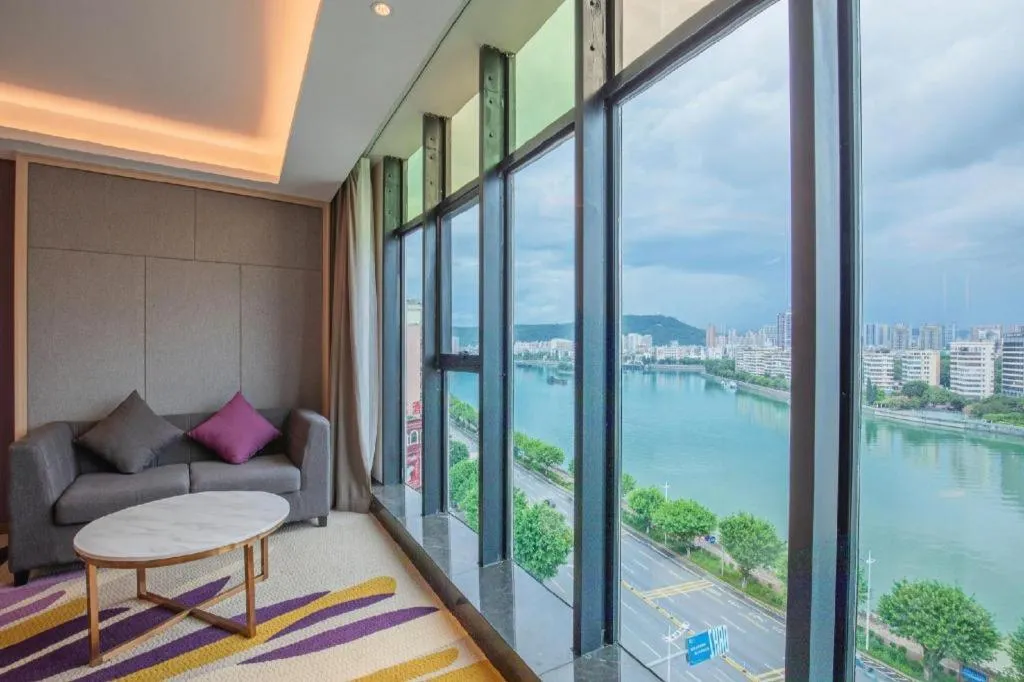 Lavande Hotel Shaoguan Bainian East Street Fengcai Building