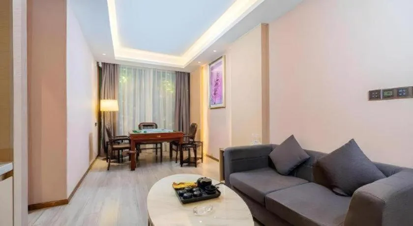 Lavande Hotel Shaoguan Bainian East Street Fengcai Building