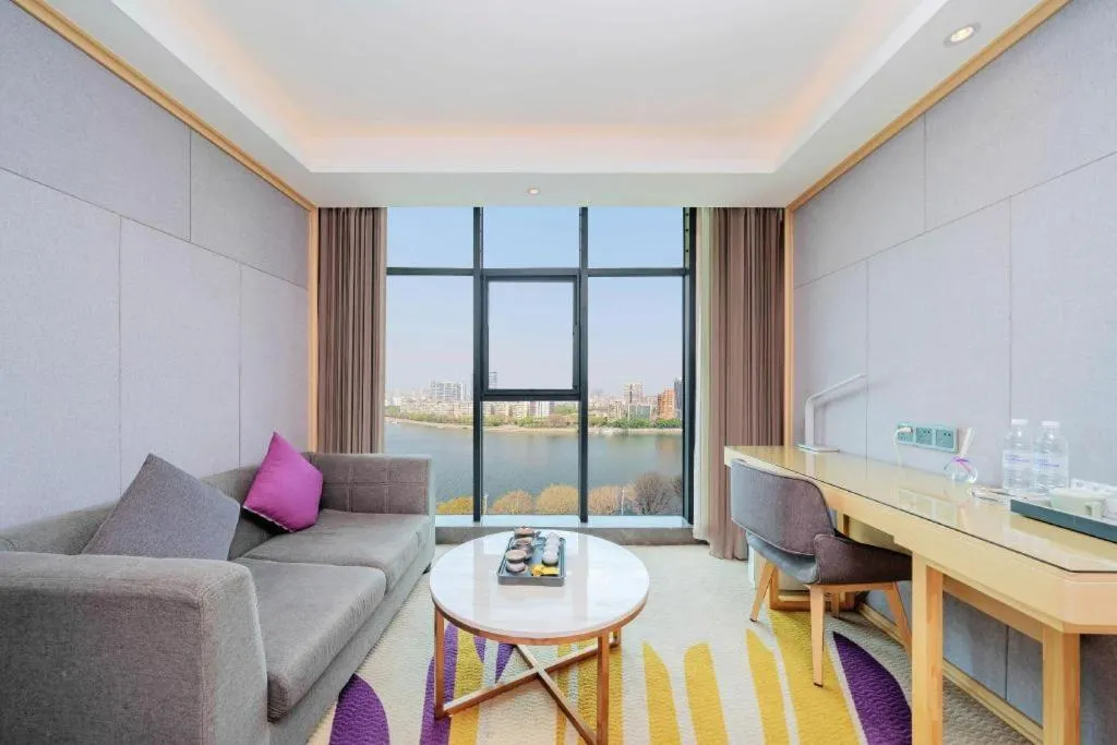 Lavande Hotel Shaoguan Bainian East Street Fengcai Building