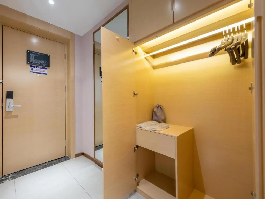 Lavande Hotel Dongguan Shijie Jiarong Shopping Plaza Liuhua Metro Station