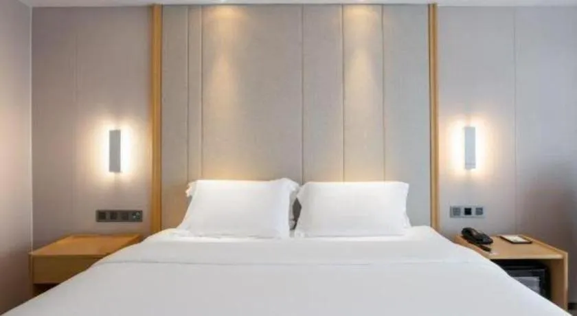 Bed in Lavande Hotel Maoming High-speed Railway Station Xinfu Road