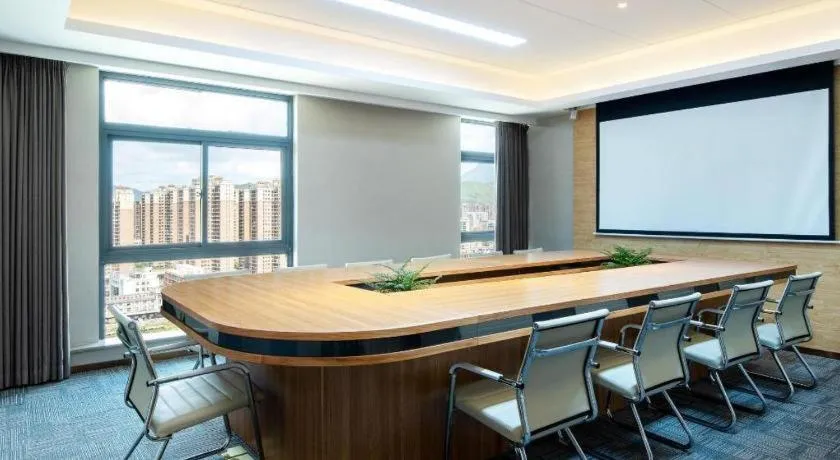 Lavande Hotel Shanwei Haifeng Fenghuang New City Tianhong Plaza