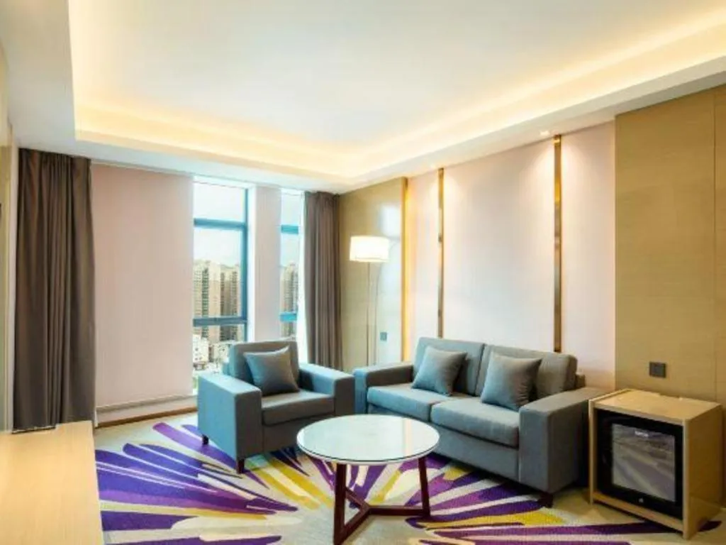 Lavande Hotel Shanwei Haifeng Fenghuang New City Tianhong Plaza