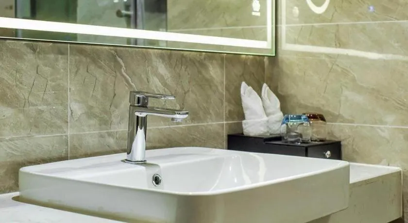 Lavande Hotel Nanchong Xihua Shida