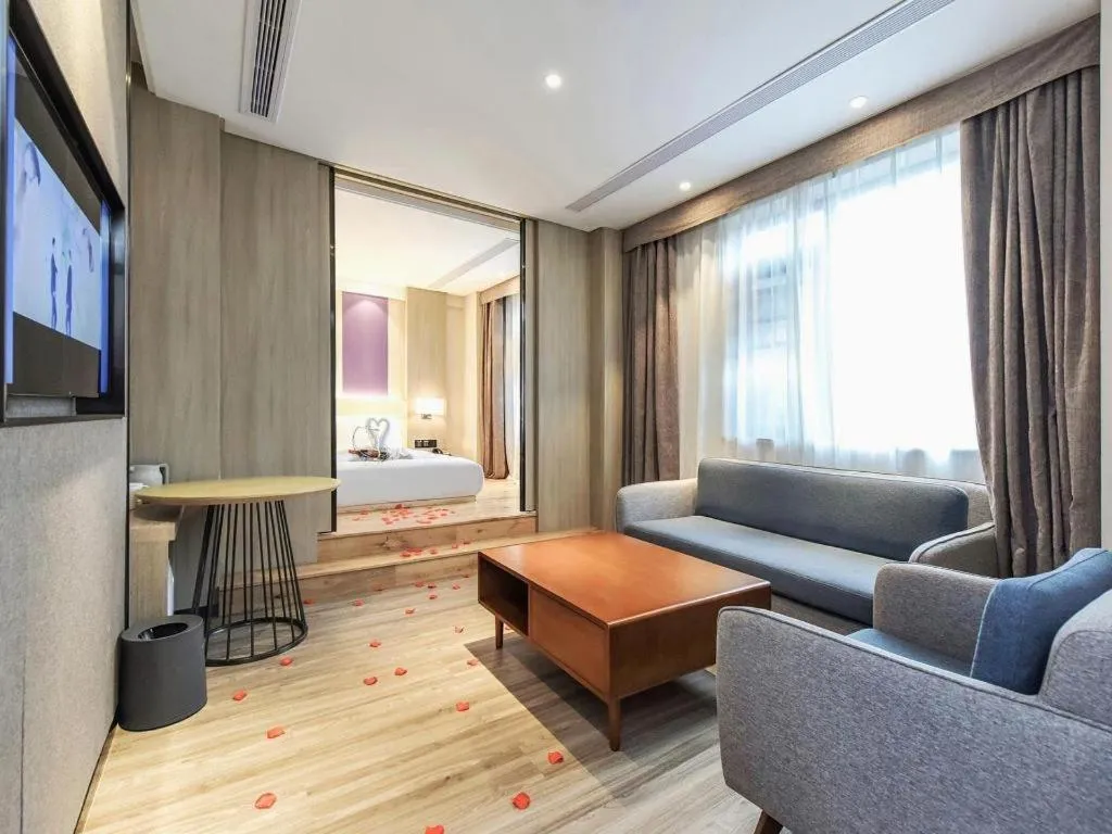 Lavande Hotel Nanchong Xihua Shida