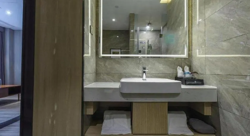 Lavande Hotel Nanchong Xihua Shida