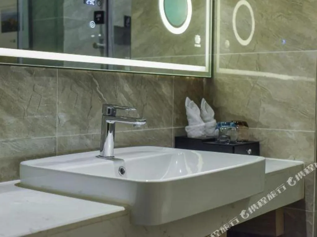 Lavande Hotel Nanchong Xihua Shida