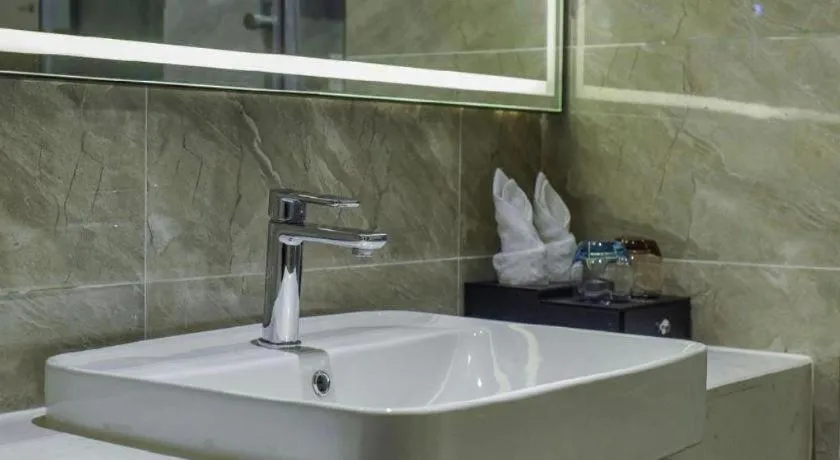 Lavande Hotel Nanchong Xihua Shida