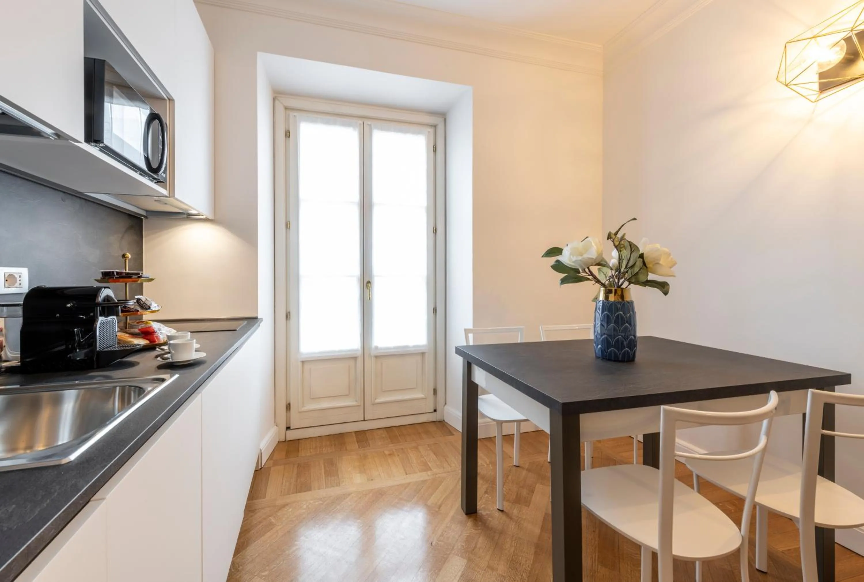 Kitchen or kitchenette in Milan Royal Suites - Centro Brera