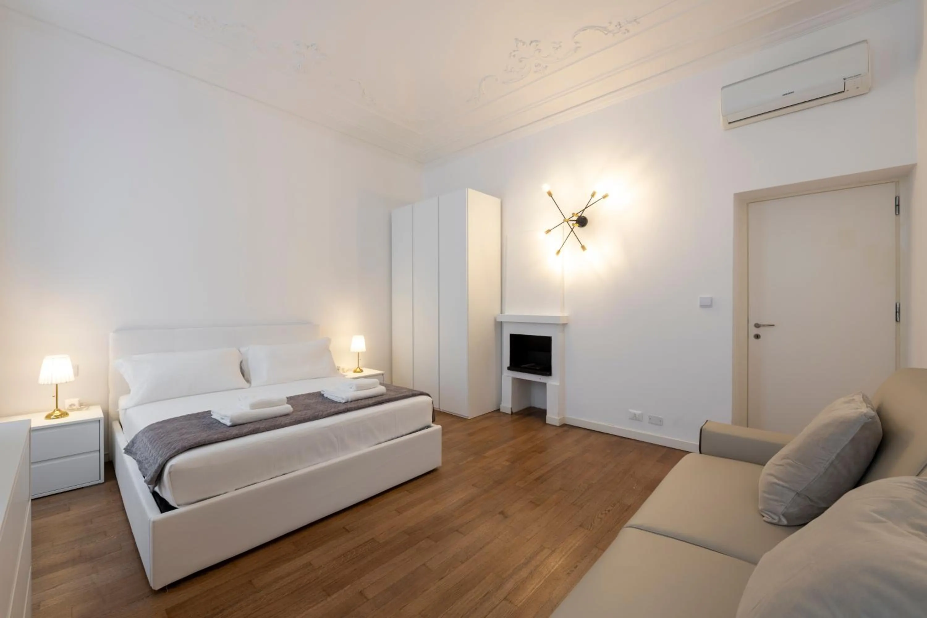 Bed in Milan Royal Suites - Centro Brera