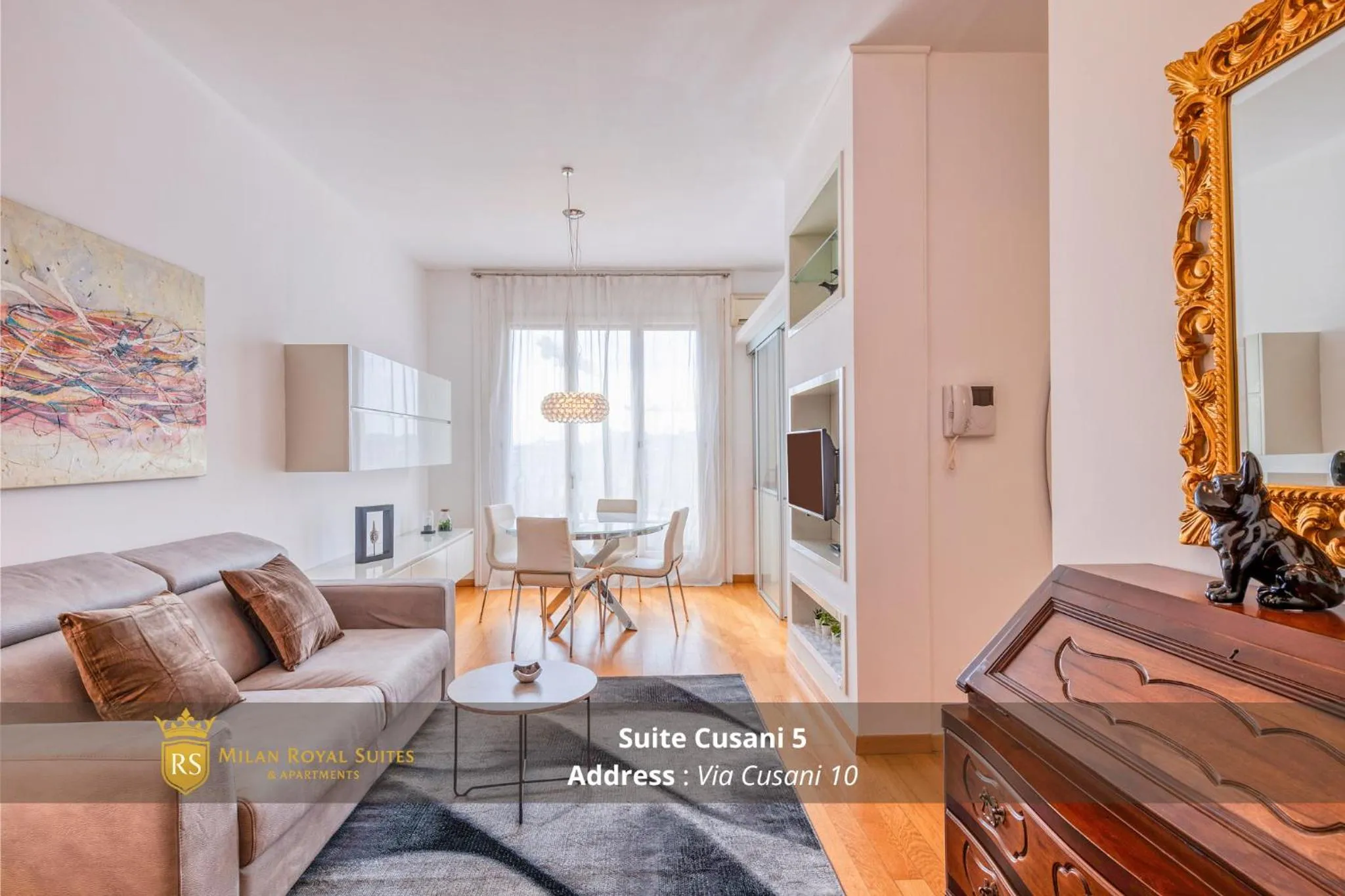 Communal lounge/ TV room in Milan Royal Suites - Centro Brera