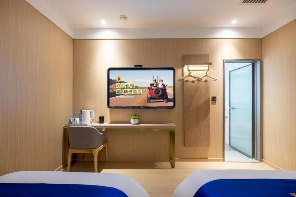 Bed in Super 8 Hotel Beijing South Railway Station Majiabao Metro Station