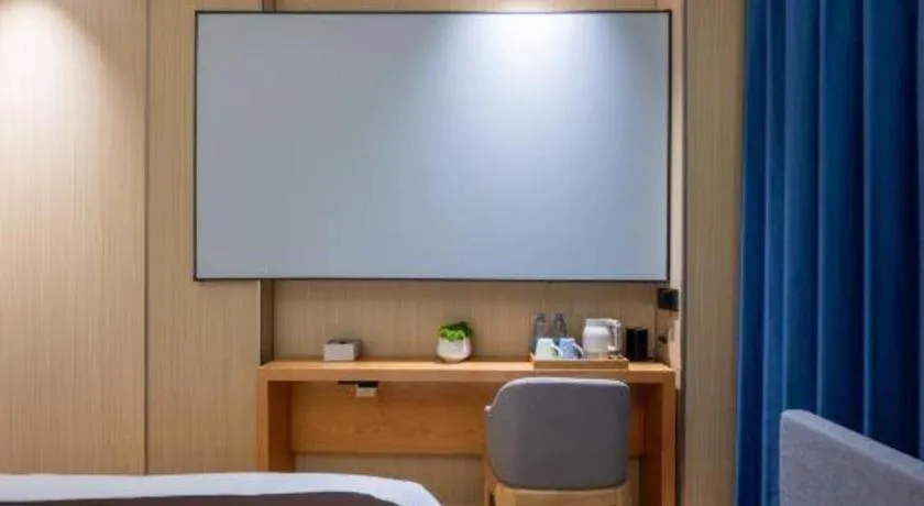 Bed in Super 8 Hotel Beijing South Railway Station Majiabao Metro Station