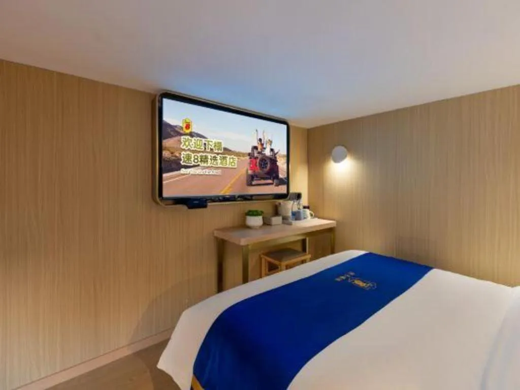 Bed in Super 8 Hotel Beijing South Railway Station Majiabao Metro Station