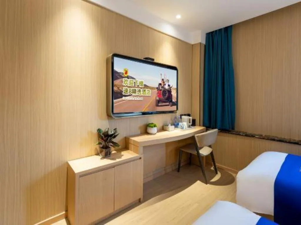 Bed in Super 8 Hotel Beijing South Railway Station Majiabao Metro Station