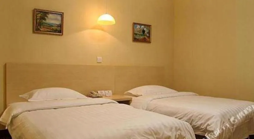 Bed in Super 8 Hotel Beijing South Railway Station Majiabao Metro Station