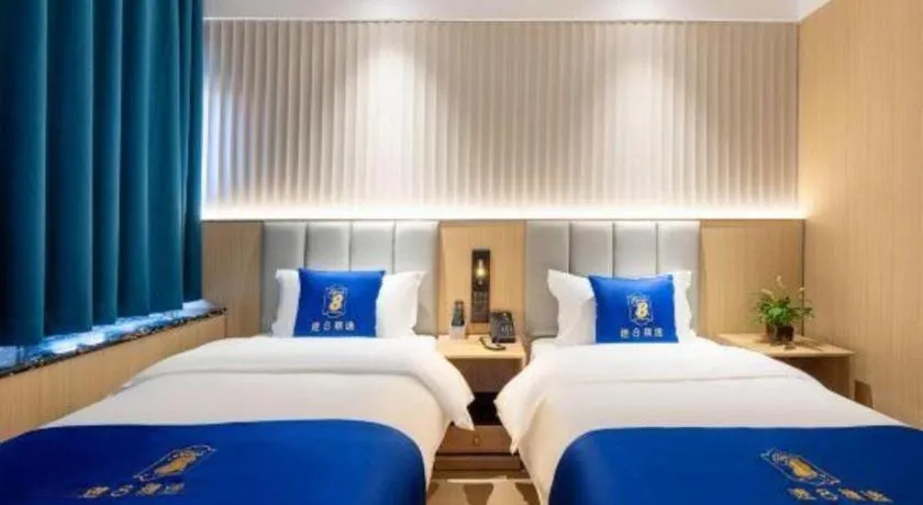 Bed in Super 8 Hotel Beijing South Railway Station Majiabao Metro Station