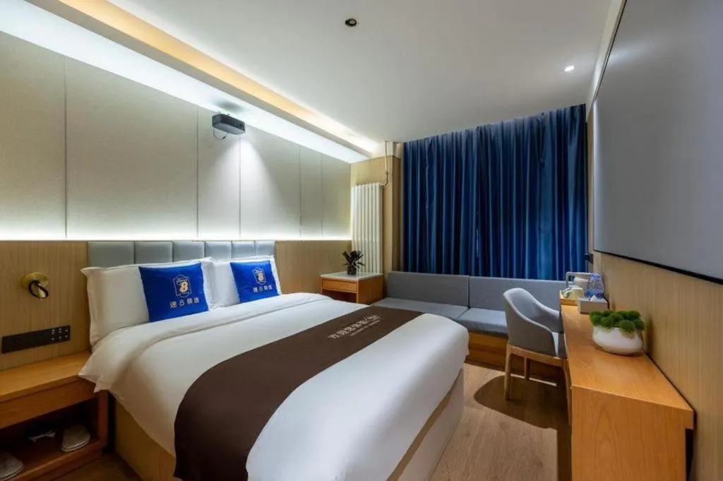 Bed in Super 8 Hotel Beijing South Railway Station Majiabao Metro Station