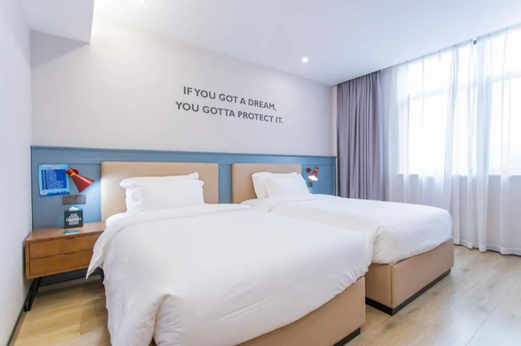 Bed in Premier City Comfort Hotel Yangzhou Shouxi Lake West Gate Weiyang Road Siji Garden