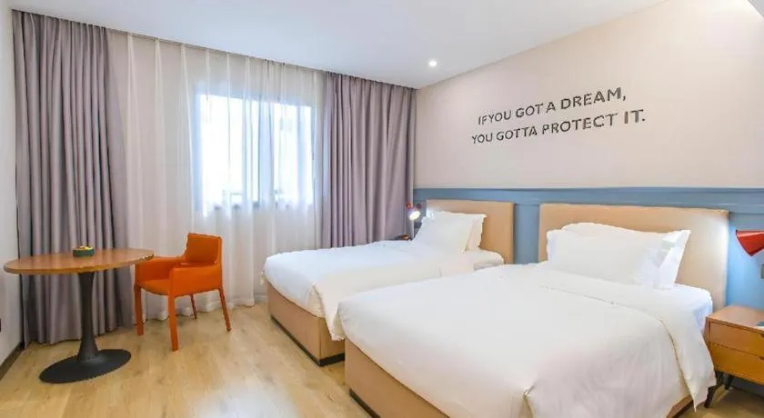 Bed in Premier City Comfort Hotel Yangzhou Shouxi Lake West Gate Weiyang Road Siji Garden