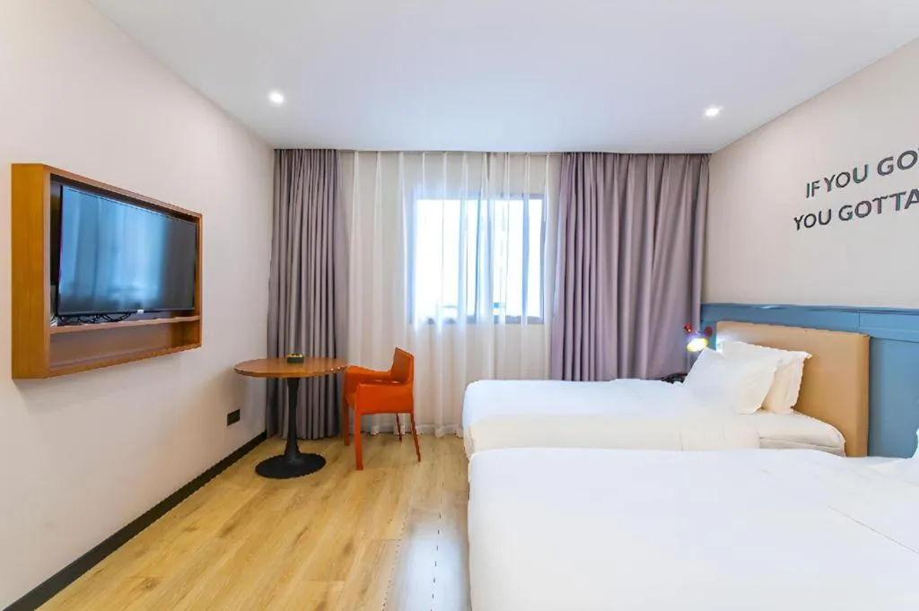 Bed in Premier City Comfort Hotel Yangzhou Shouxi Lake West Gate Weiyang Road Siji Garden