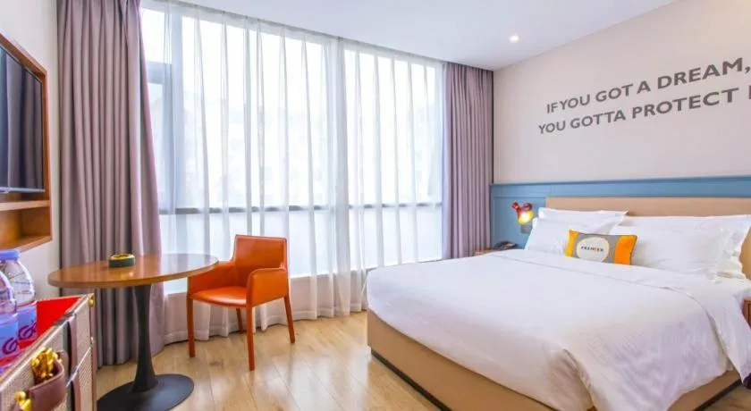 Bed in Premier City Comfort Hotel Yangzhou Shouxi Lake West Gate Weiyang Road Siji Garden