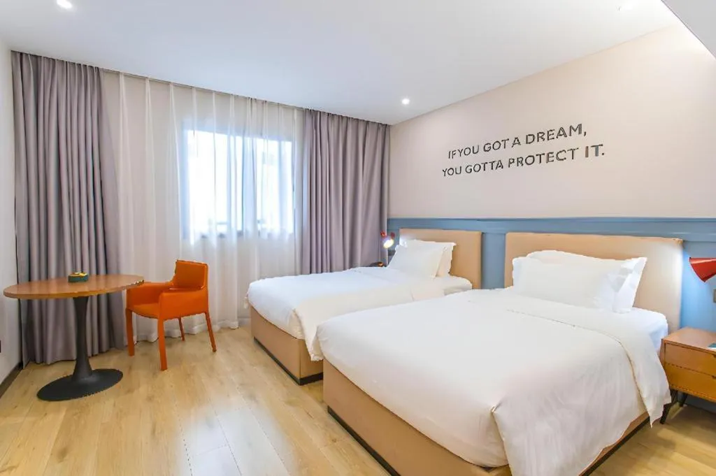 Bed in Premier City Comfort Hotel Yangzhou Shouxi Lake West Gate Weiyang Road Siji Garden