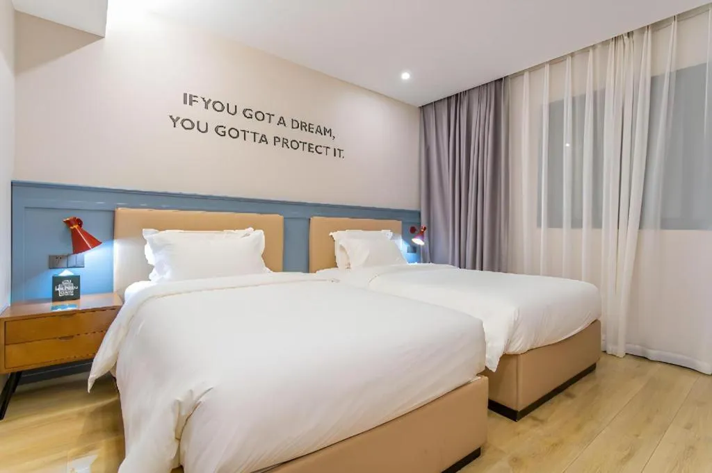 Bed in Premier City Comfort Hotel Yangzhou Shouxi Lake West Gate Weiyang Road Siji Garden