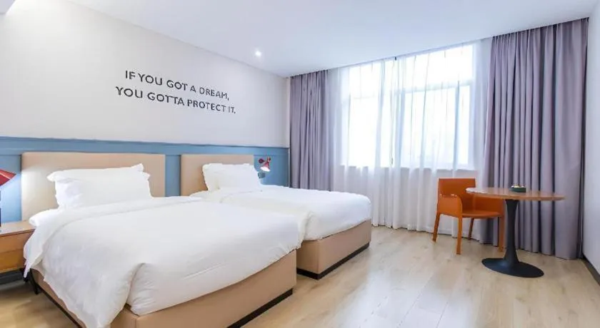 Bed in Premier City Comfort Hotel Yangzhou Shouxi Lake West Gate Weiyang Road Siji Garden