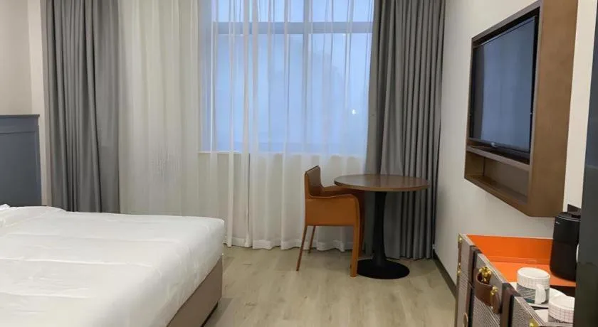 Bed in Premier City Comfort Hotel Yangzhou Shouxi Lake West Gate Weiyang Road Siji Garden