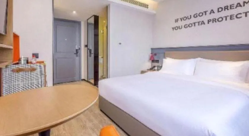 Bed in Premier City Comfort Hotel Wuhan Hankou Railway Station Changgang Road Metro Station