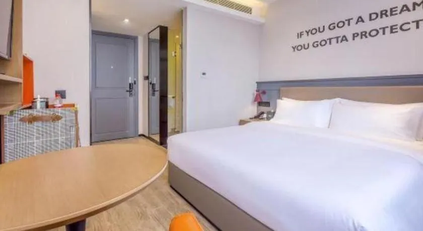 Bed in Premier City Comfort Hotel Wuhan Hankou Railway Station Changgang Road Metro Station