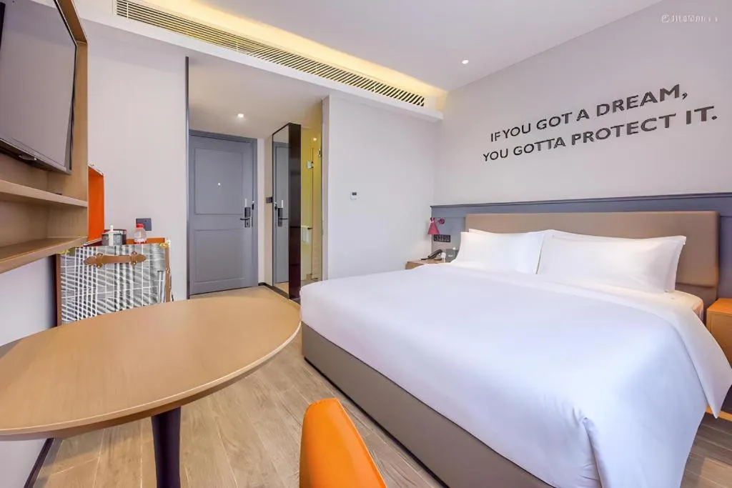 Bed in Premier City Comfort Hotel Wuhan Hankou Railway Station Changgang Road Metro Station