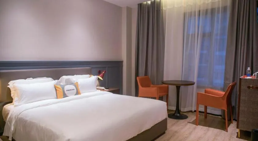 Bed in Premier City Comfort Hotel Wuhan Hankou Railway Station Changgang Road Metro Station