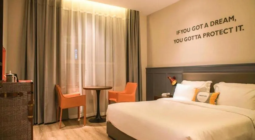 Bed in Premier City Comfort Hotel Wuhan Hankou Railway Station Changgang Road Metro Station